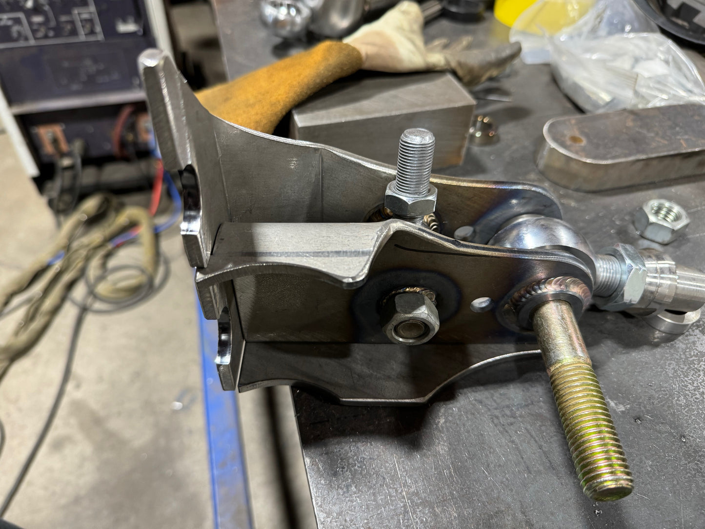 ford econoline track bar bracket axle side with ram assit